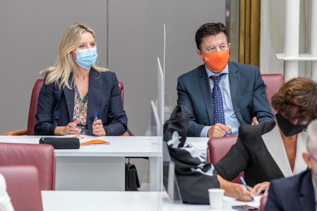 13-09-2021 Juan José y Ana en el pleno de la Asamblea
